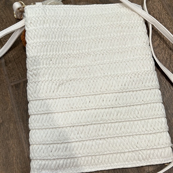 Two Straw purse with wood handles and small white crossbody straw purse - Picture 12 of 12